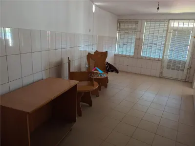 Spatiu comercial, 100 mp, zona Lilieci - foto 3