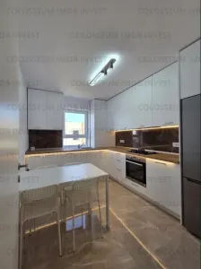 Apartament 3 camere, decomandat - zona Tractorul - foto 2