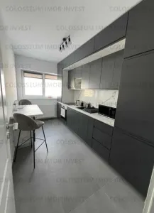 Apartament 3 camere, decomandat - zona Tractorul - foto 2