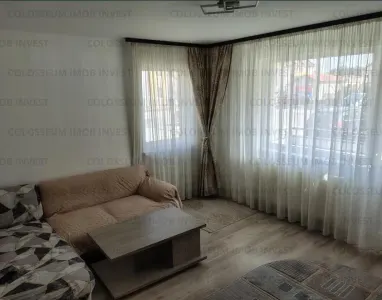 Apartament 3 camere, 2 bai, decomandat - zona Tractorul - Brasov