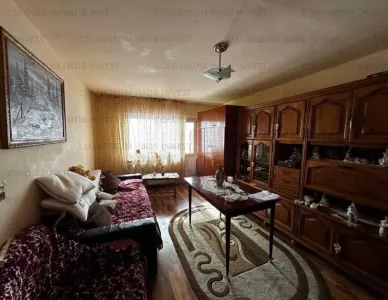 Apartament 3 camere, decomandat - zona Tractorul - Brasov