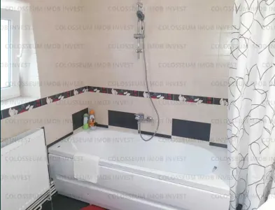 Apartament cu 5 camere, decomandat - Centrul Istoric - foto 6