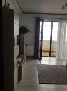 Apartament 3 camere, decomandat - zona Tractorul - foto 3