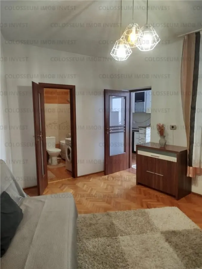 Garsoniera decomandata, zona Centrul Istoric - foto 1