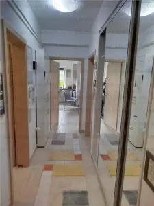 Apartament 3 camere, 2 bai - zona Tractorul - foto 8