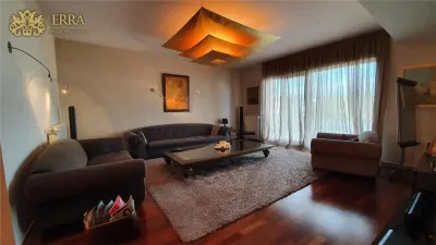 Apartament spatios, 5 dormitoare, 2 living, 2 bucatarii. Garaj. - foto 2