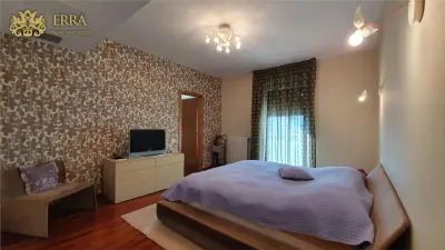 Apartament spatios, 5 dormitoare, 2 living, 2 bucatarii. Garaj. - foto 6