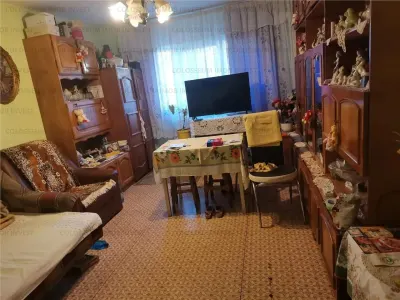 Apartament cu 2 camere, decomandat - zona Tractorul - Brasov