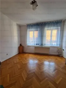 Apartament cu 4 camere - zona Centru Istoric - foto 4