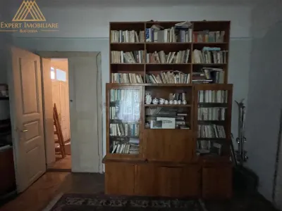 Casa centrala acces la doua strazi cu 751 mp , pret usor negociabil Suceava - foto 6