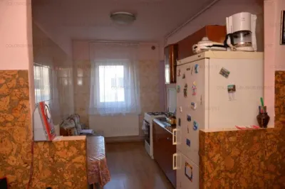 Apartament 4 camere - zona Tractorul - foto 5