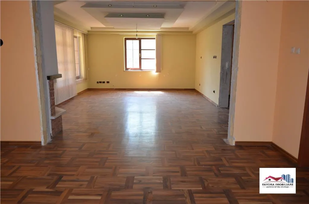 Oportunitate! Casa de Vanzare Zona Semicentrala - foto 2