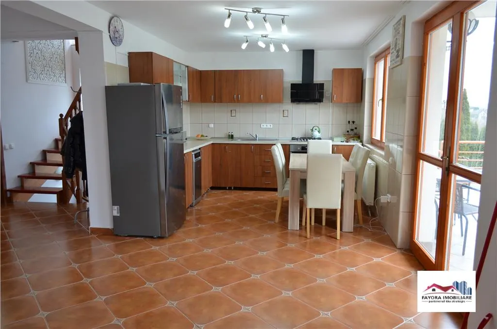 Vila de Inchiriat in Zona Livezeni - foto 2