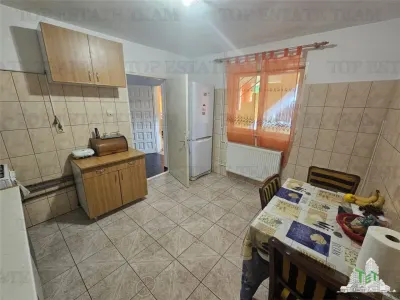 Casa la curte cu garaj dublu langa Padurea Rosu - foto 4