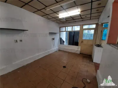 Spatiu comercial Sebastian - Dunavat  cu teren si  ,posibilitate  garare 2   masini  liber - foto 6