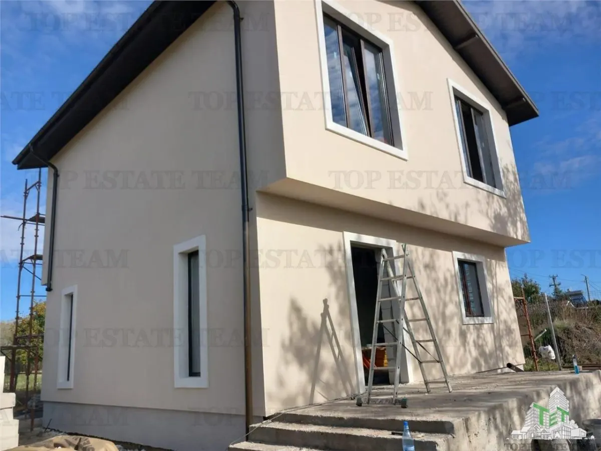 Vila 5 camere de vanzare in Frumusani, ideala investitie - foto 1