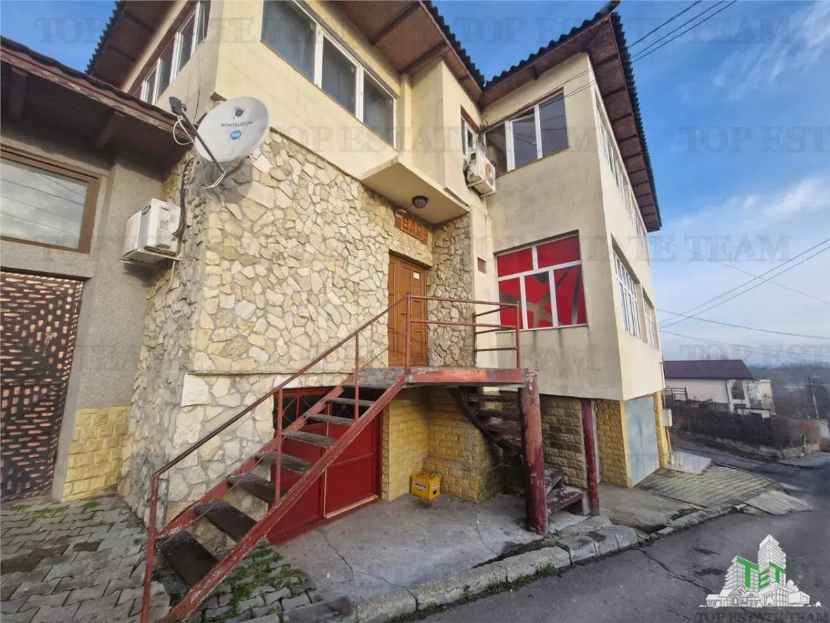 Vila unica de vanzare cu destinatie de locuinta si spatii comerciale, Medgidia, Constanta - foto 1