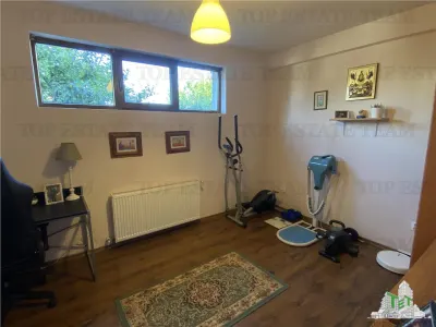 Vila spatioasa cu 3 apartamente in Fundeni Dobroiesti - foto 7