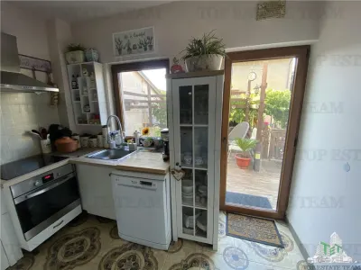 Vila spatioasa cu 3 apartamente in Fundeni Dobroiesti - foto 10