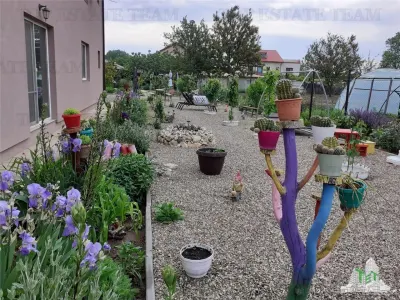 Vila moderna + casa renovata cu 2 apartamente si teren generos  -  Palazu Mare , Constanta - foto 24