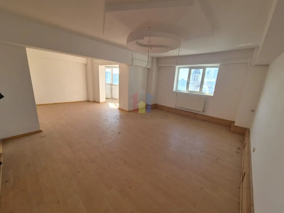 Apartament 4 camere, bloc cu lift, Bariera-Catedrala - foto 2