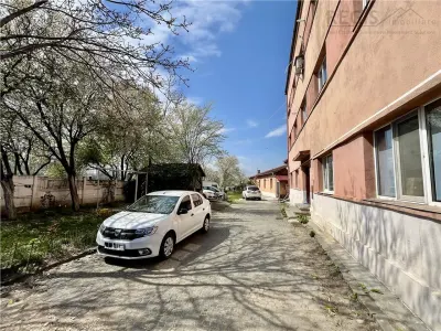 Apartament 2 camere | strada Lunga | Curte - foto 11