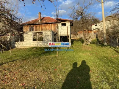 Vanzare teren cu casa batraneasca Secaria Prahova - Secaria
