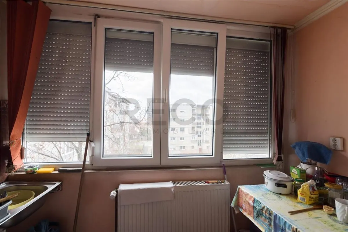 RECO Apartament cu 3 camere  decomandat- Oradea-zona Nufarul - foto 12