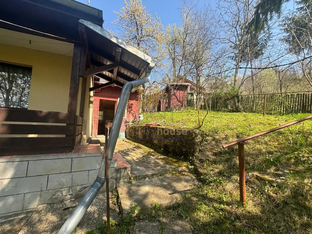 Casa cu teren - foto 2