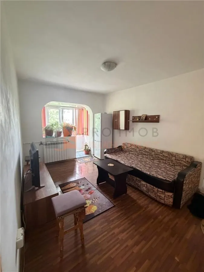 Apartament 2 camere cf 2 semidecomandat zona Micro 14 - foto 1