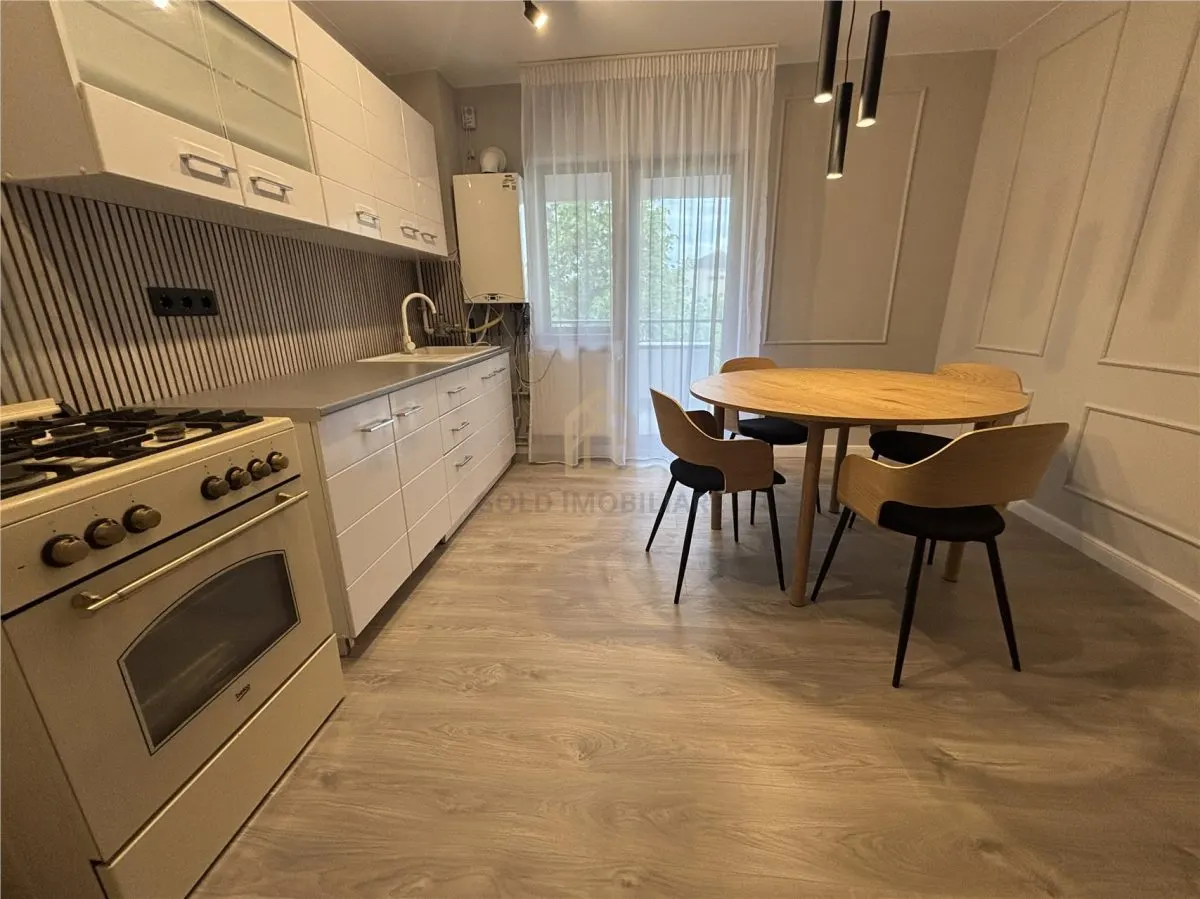 Apartament 3 camere de inchiriat - foto 1