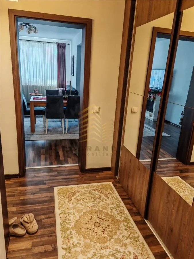 SE VINDE APARTAMENT SUBCETATE - foto 11