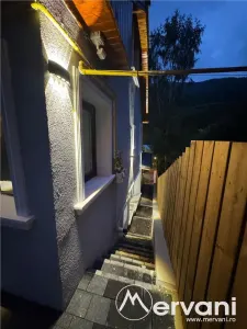 Casa de vanzare cu 2 apartamente in Azuga - foto 4