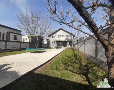 Casa spatioasa cu 8 camere si teren de 801 mp - ideala pentru 2 familii - Bragadiru