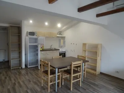 Apartament cu atmosfera aparte in Cetate - Str. Eugeniu de Savoya - Clădire renovata - foto 3