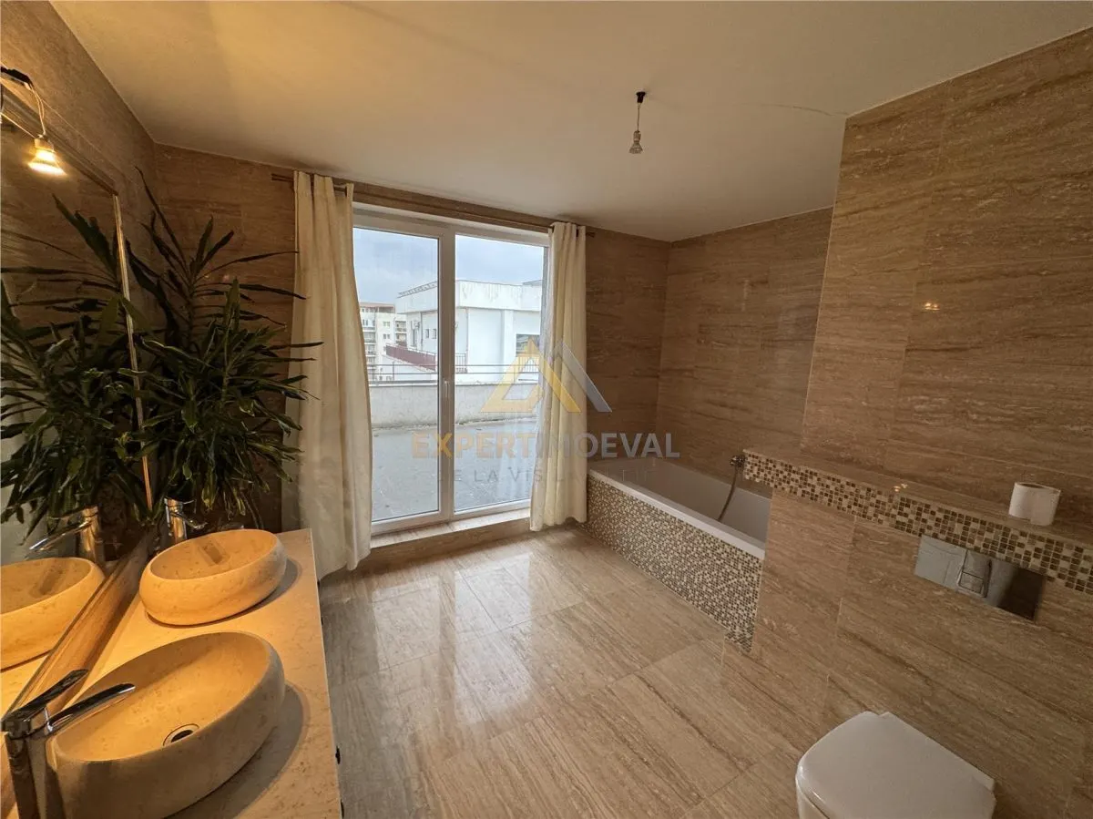 PENTHOUSE DE VANZARE  langa Hotel Europa - foto 12