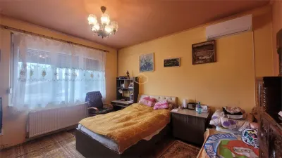 Casa solidă și spațioasă în centrul orașului Livada - foto 12