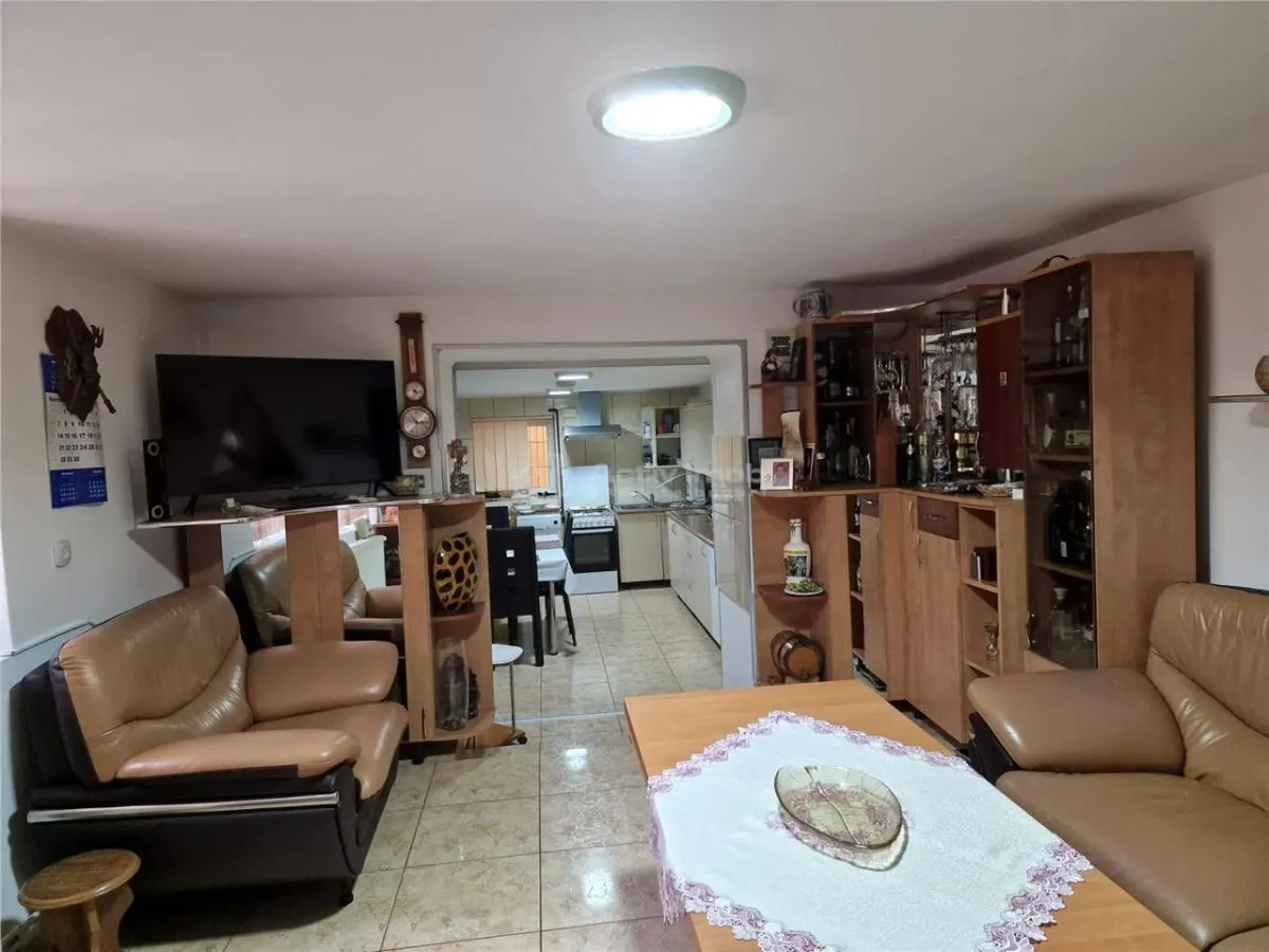 Resita,Casa DUPLEX Central, P+1+Ms.,2 Garaje, Comision ZERO Cumparator - foto 3