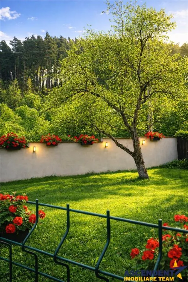 Casa sub aripa padurii, 1.750 teren roditor, Central, Sacele, Brasov - foto 1