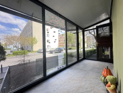 Vanzare spatiu comercial in cartierul Tractorul – 2 studiouri independente - Brasov