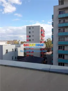 cutitul de argint | 2cam 53mp spatios etaj 4 1980 AC balcon metrou - Bucuresti