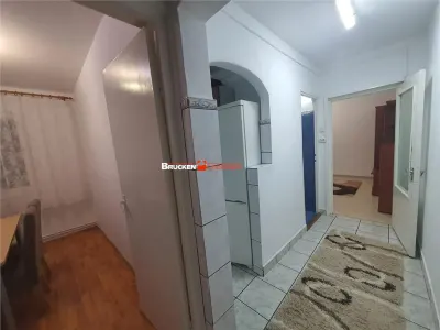 De inchiriat apartament cu 3 camere - foto 11