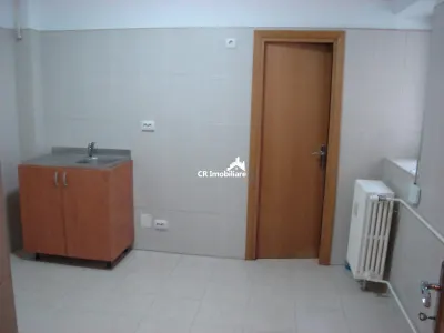 Apartament 4 camere Parter Inalt Calea Calarasilor - foto 3