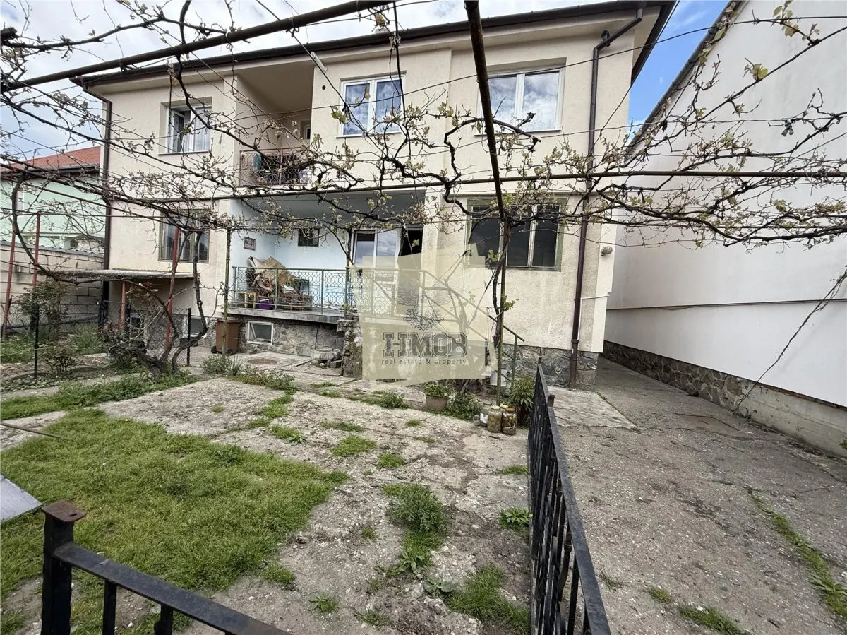 Apartament la casa 150 mpu cu 4 camere curte 150mp Piata Cibin - foto 1