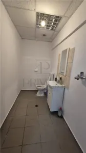Spatiu comercial cu vitrine mari - Semicentral - foto 4