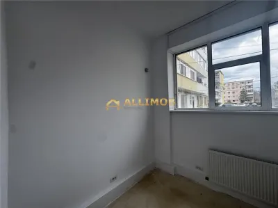 Spatiu comercial de 120 mp in Plopeni, zona cu vad . - foto 14