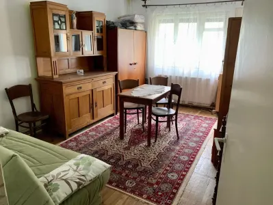 Garsoniera decomandata, etajul 1 Astra Zorilor - Brasov