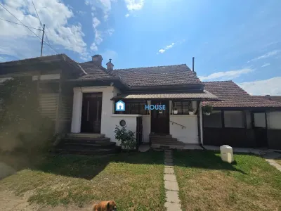 Gospodarie de vanzare in Voila - Voila