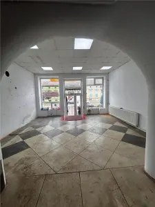 Spatiu comercial - zona excelenta - centrala proprie - 48 mp - trafic pietonal - Timisoara