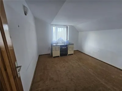 Vila nemobilata, spatioasa, Popas Pacurari - foto 14